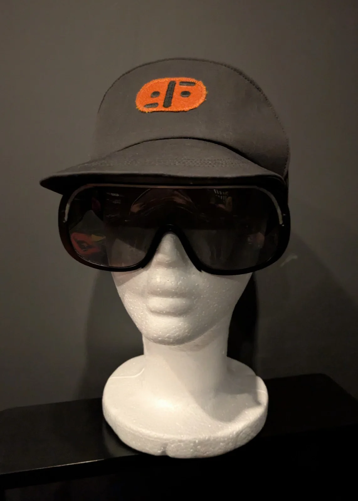 V Miniseries Original Screen Worn Visitor Cap And Glasses, image 3