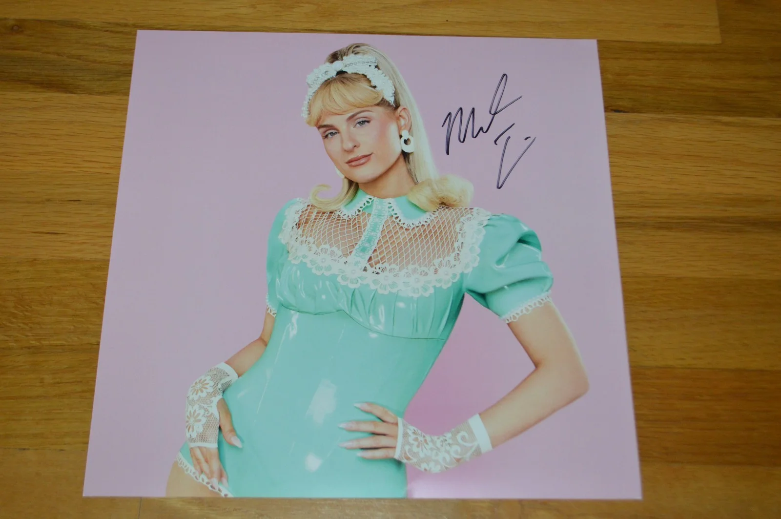 Meghan Trainor Autographed "Toy With Me" 12x12 Insert with CD & COA ~ 2026, изображение 2