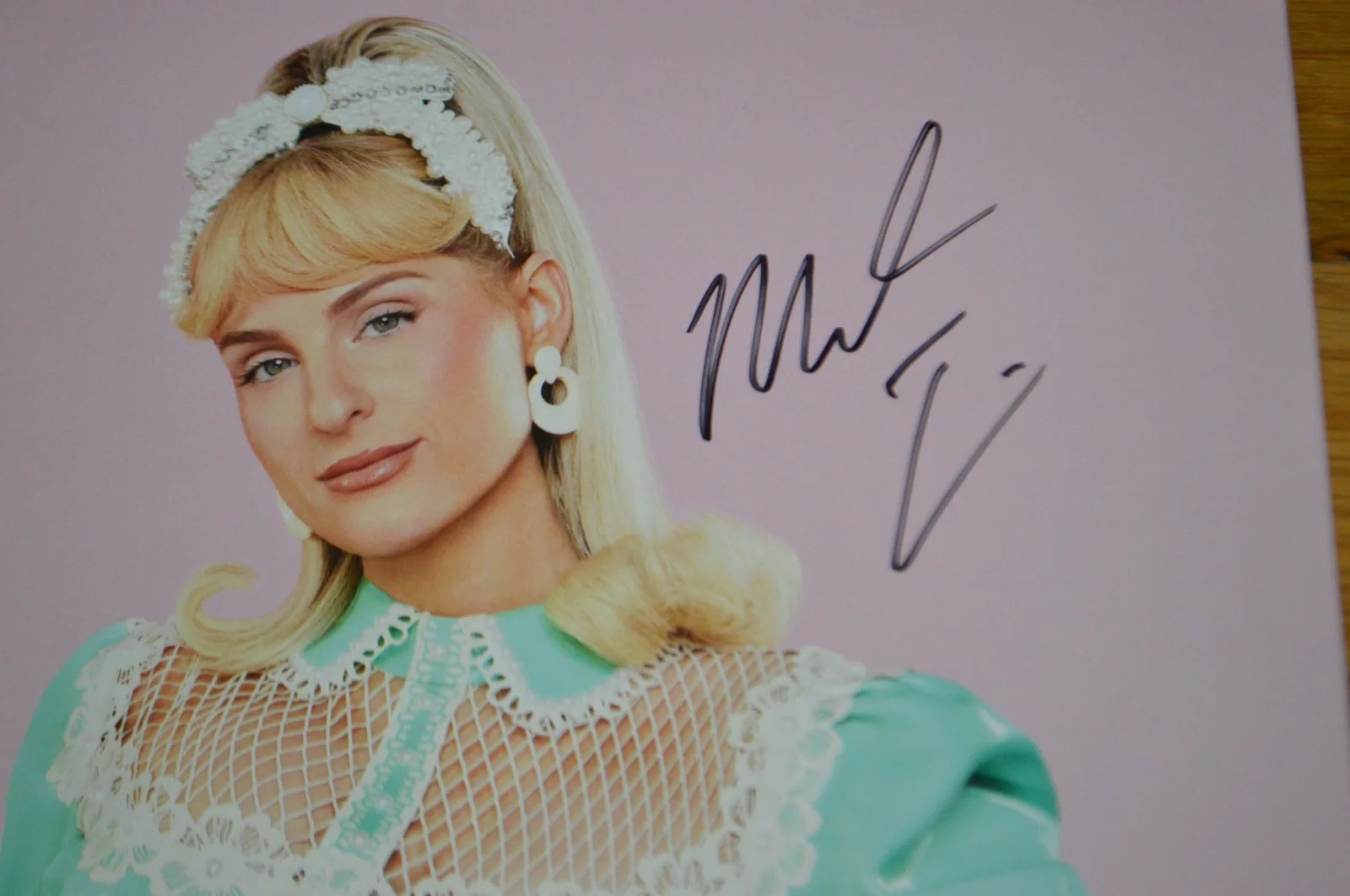 Meghan Trainor Autographed "Toy With Me" 12x12 Insert with CD & COA ~ 2026, изображение 3
