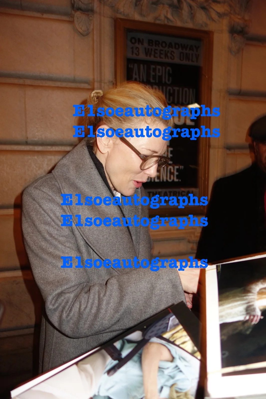 Cate Blanchett — Cate Blanchett signed 8x10 photo In Person. Proof - Elizabeth . Oscar Winner, image 4