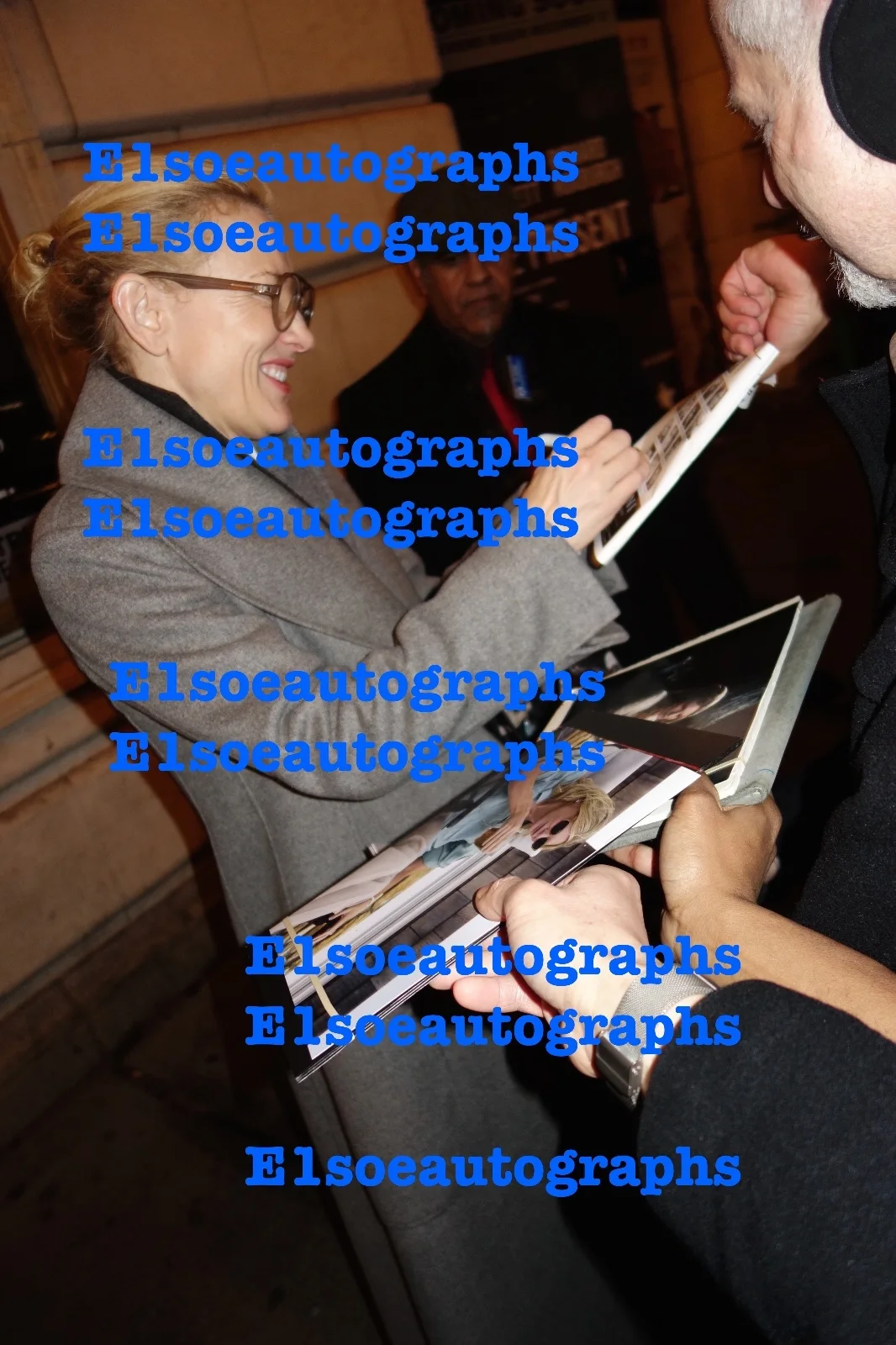 Cate Blanchett — Cate Blanchett signed 8x10 photo In Person. Proof - Elizabeth . Oscar Winner, изображение 5