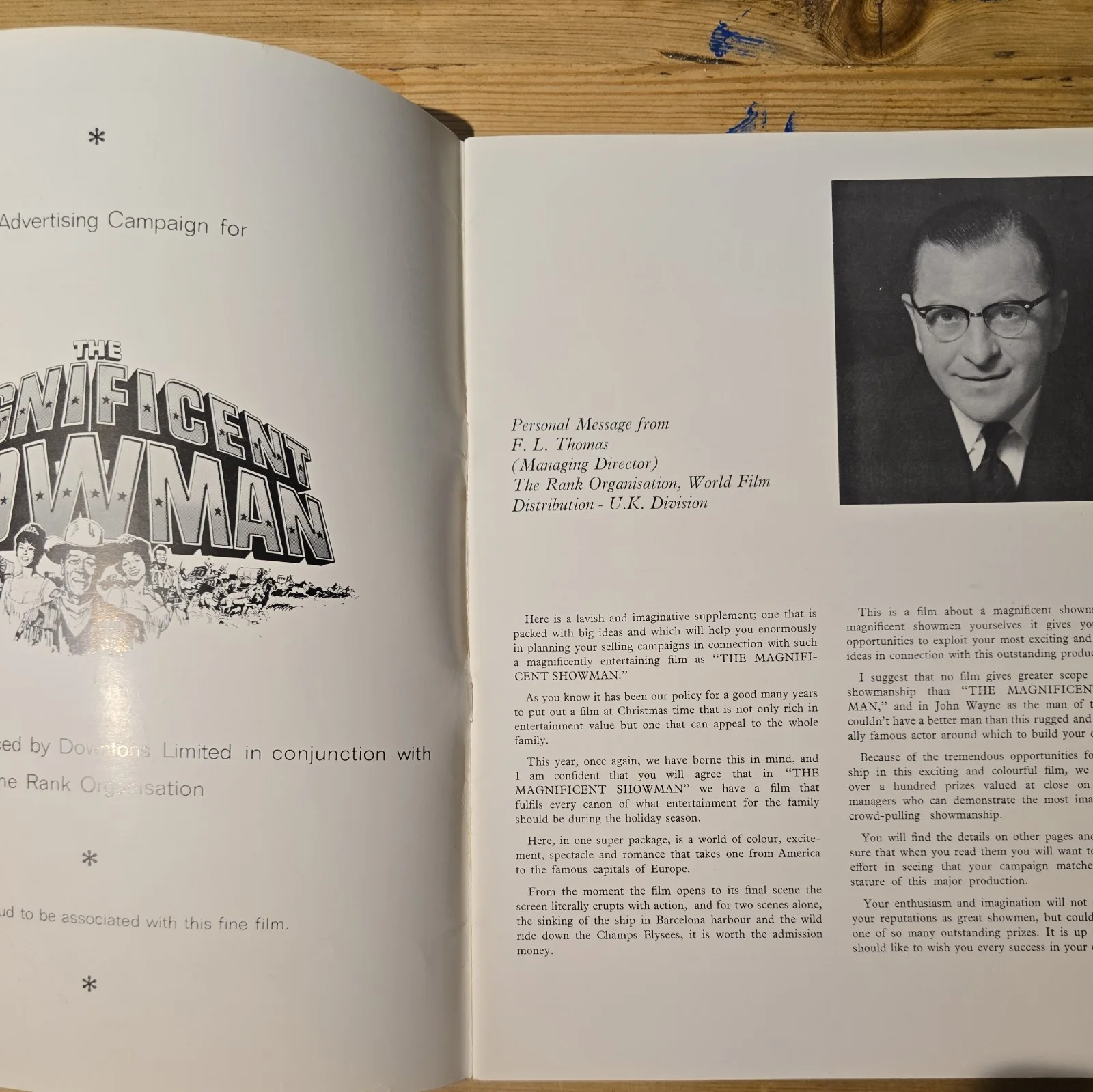 THE MAGNIFICENT SHOWMAN / CIRCUS WORLD 1964 UK publicity book Claudia Cardinale, изображение 2