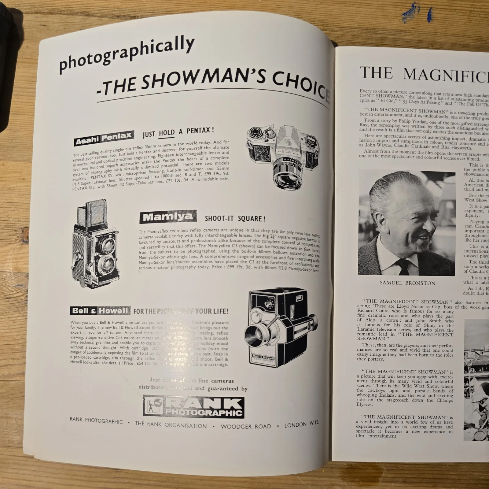 THE MAGNIFICENT SHOWMAN / CIRCUS WORLD 1964 UK publicity book Claudia Cardinale, изображение 3