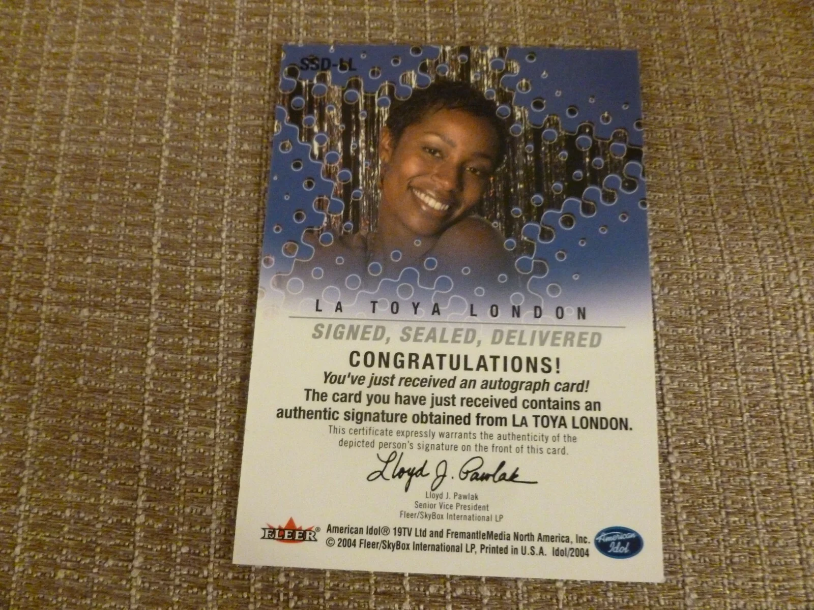 Latoya London — Latoya London Signed American Idol Fleer Card 2004, image 2