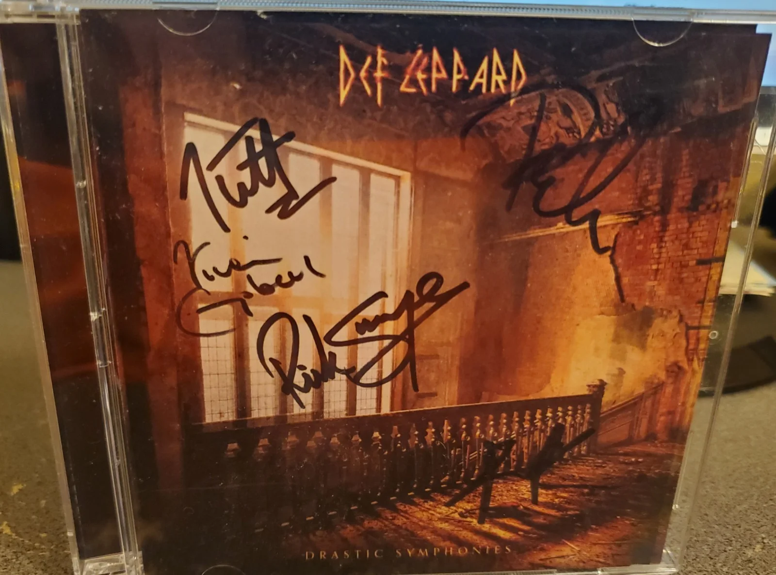 Def Leppard SIGNED CD Drastic Symphonies Autographed Insert, image 2