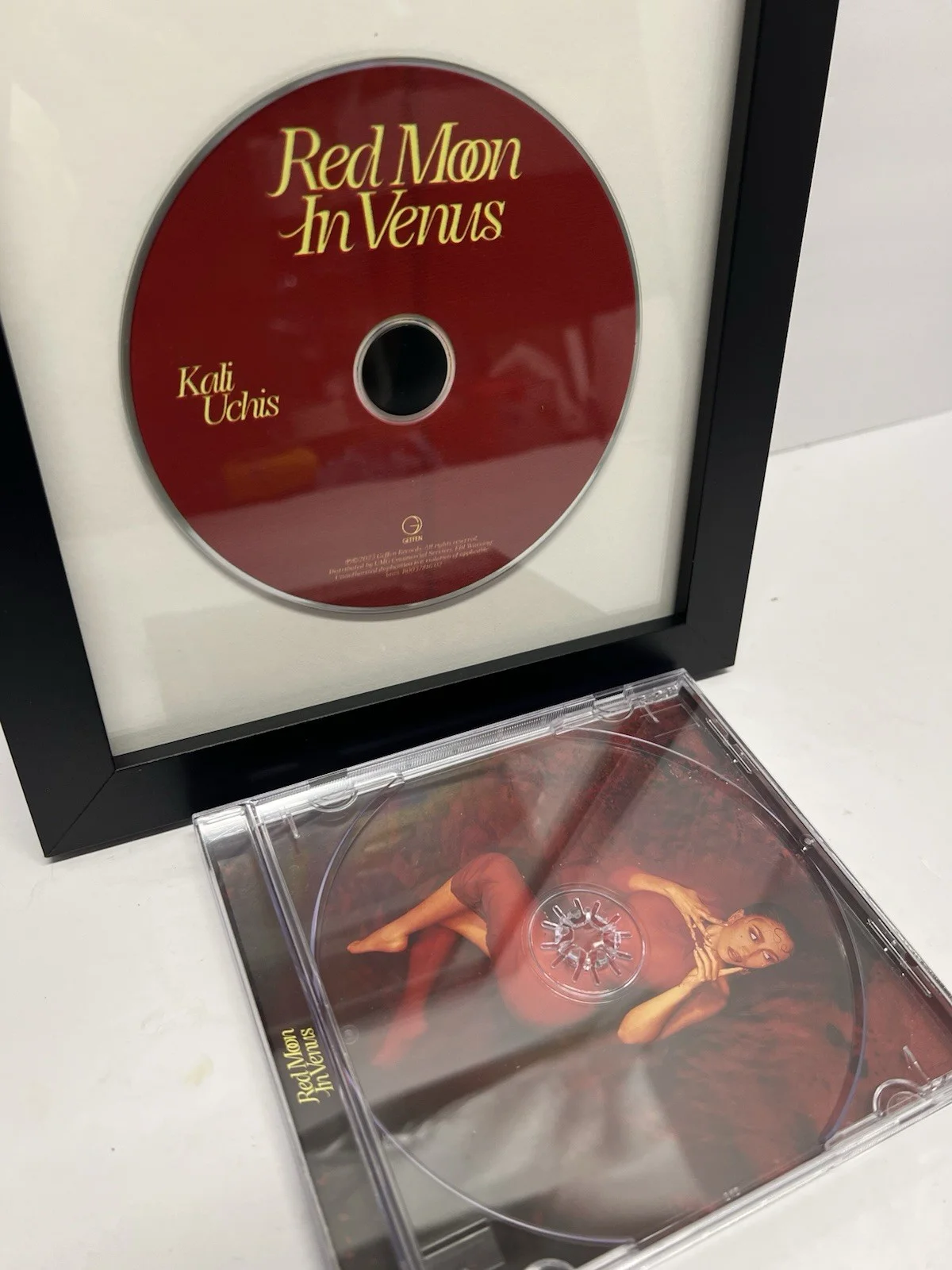 KALI UCHIS SIGNED ✍️ AUTOGRAPHED FRAMED CD RED MOON IN VENUS, image 4