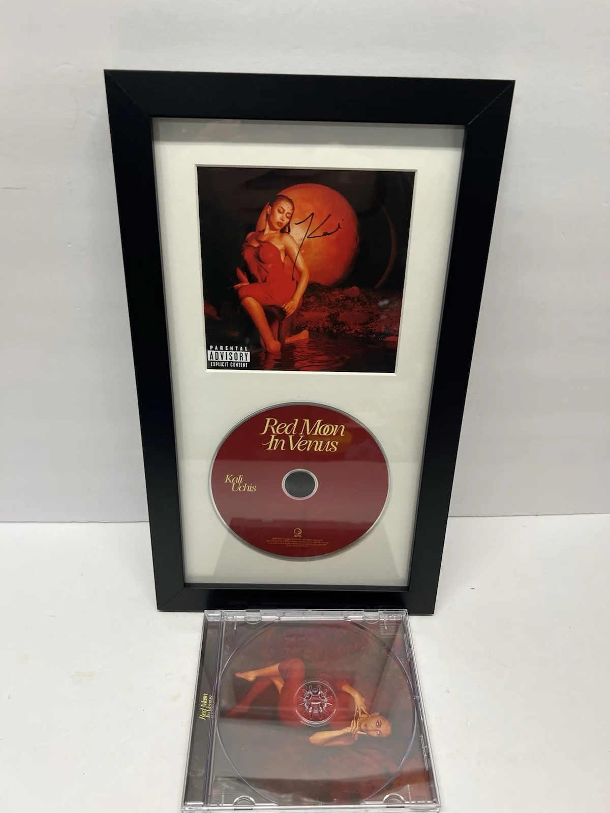 KALI UCHIS SIGNED ✍️ AUTOGRAPHED FRAMED CD RED MOON IN VENUS, image 5