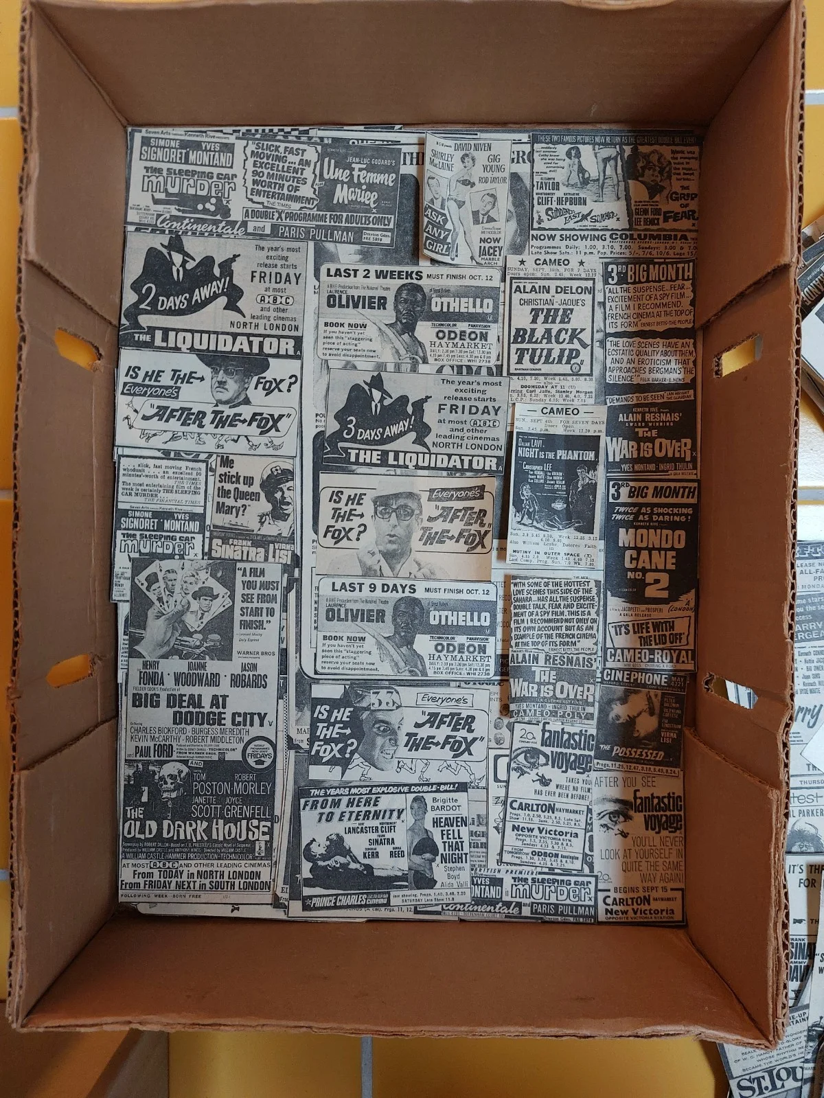 5kg Box of 1960s Vintage British Newspaper Cinema Clippings Listings Adverts, изображение 2