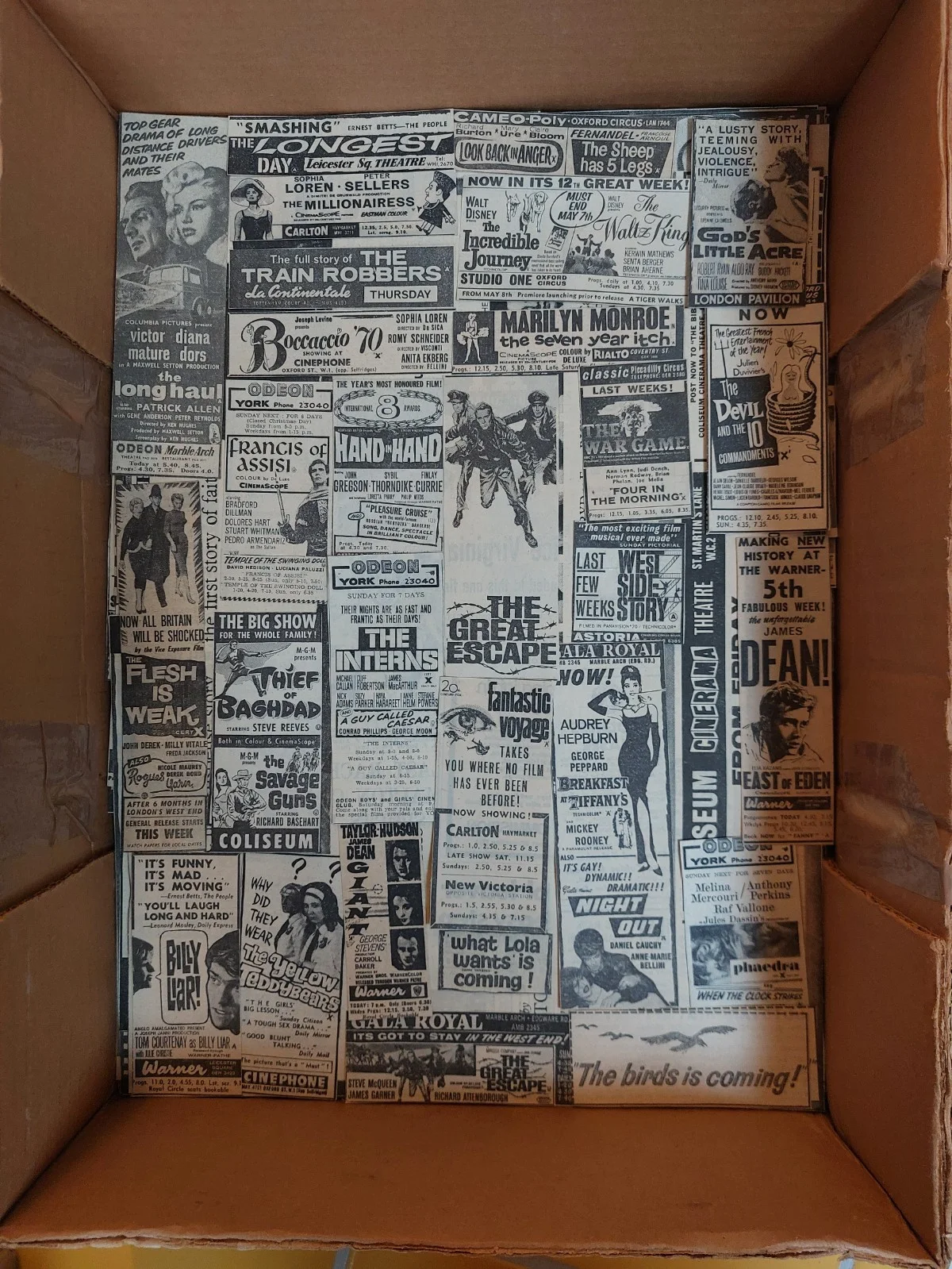 5kg Box of 1960s Vintage British Newspaper Cinema Clippings Listings Adverts, изображение 3
