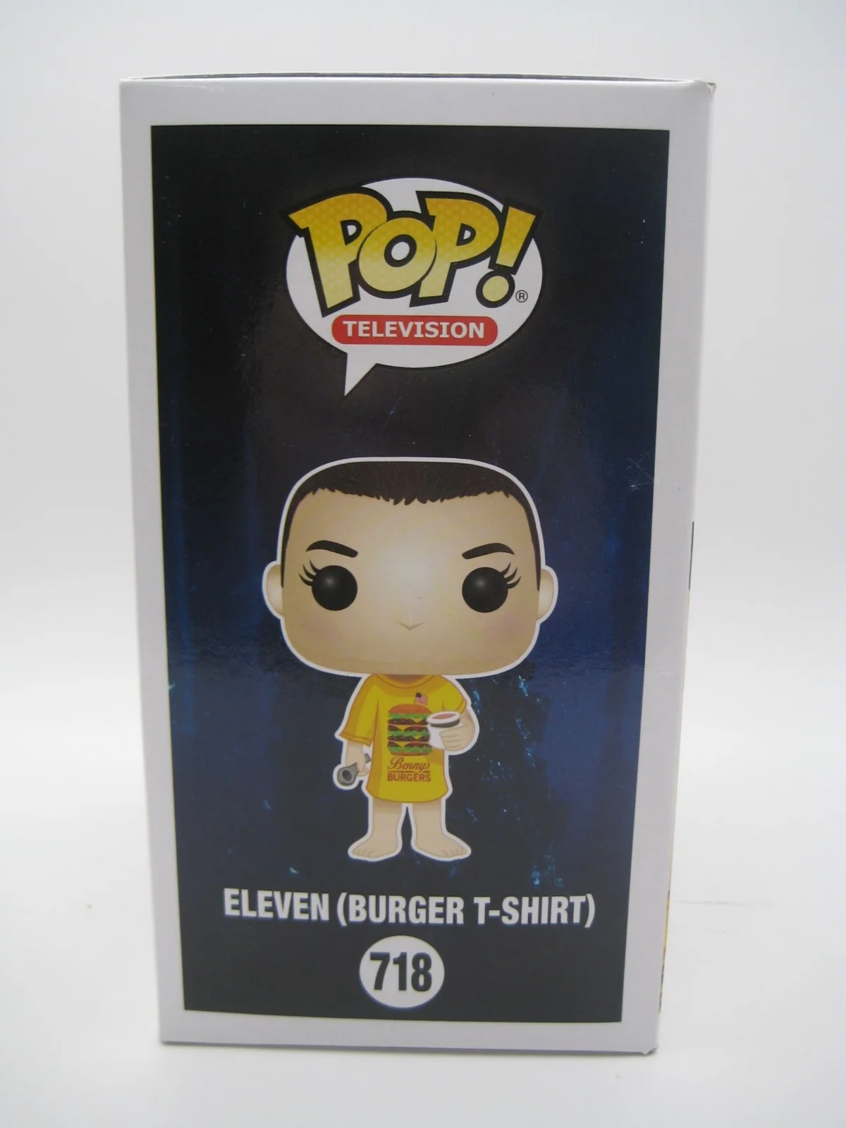 Millie Bobby Brown — MILLIE BOBBY BROWN AUTOGRAPH SIGNED ELEVEN BURGER T-SHIRT 718 FUNKO POP WITH COA, изображение 3