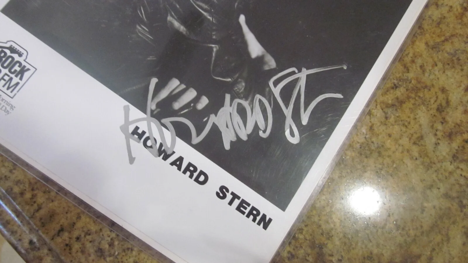 HOWARD STERN SIGNED AUTOGRAPHED 8X10 PROMO PHOTO K-ROCK NY RARE, изображение 2