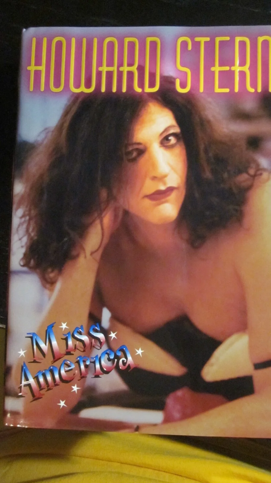 HOWARD STERN AUTOGRAPHED BOOK (EX+ CONDITION) 070324 SALE, image 2