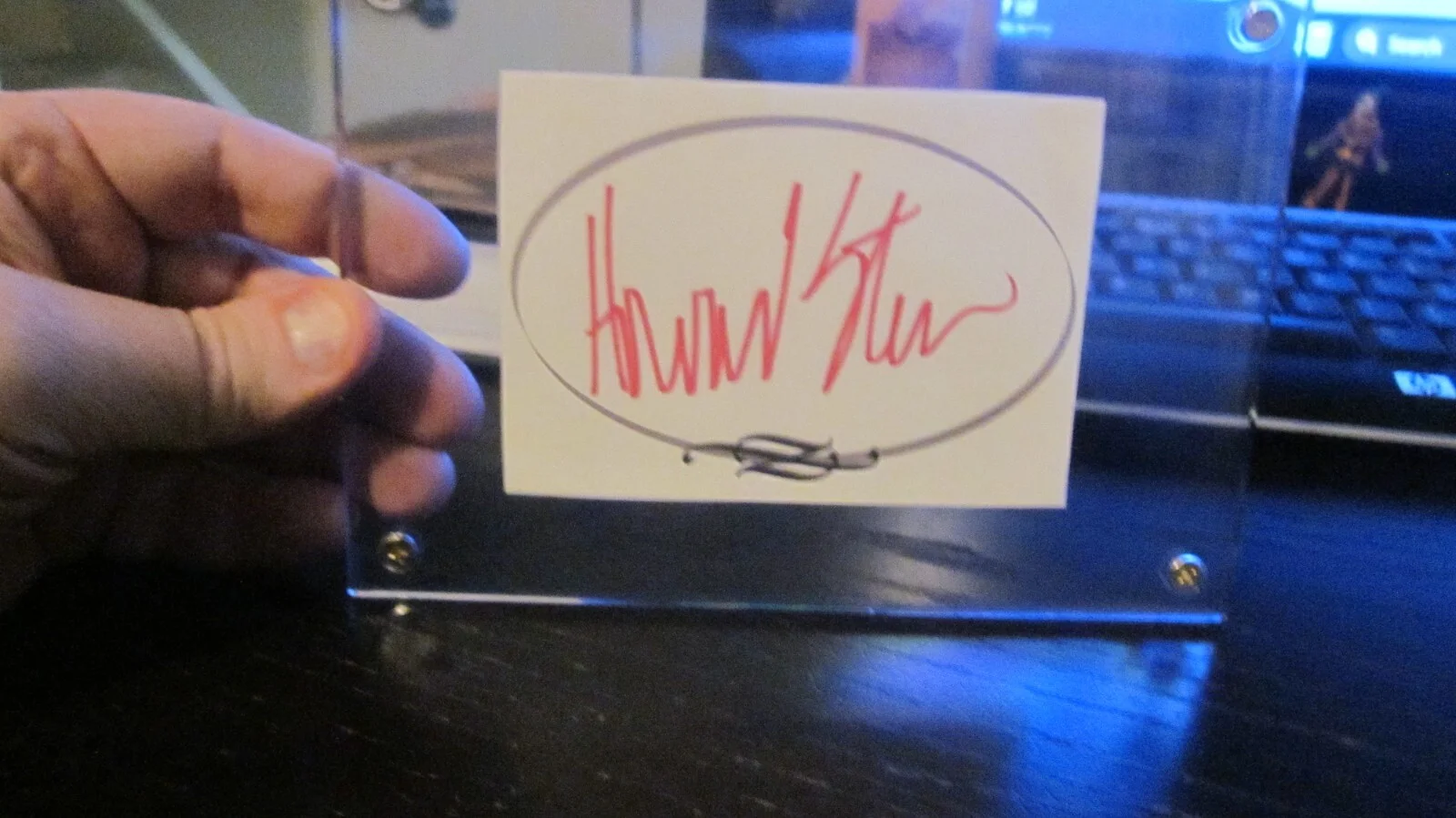 HOWARD STERN SIGNED AUTOGRAPHED CUT (4x6 LUCITE-HOLDER), image 2