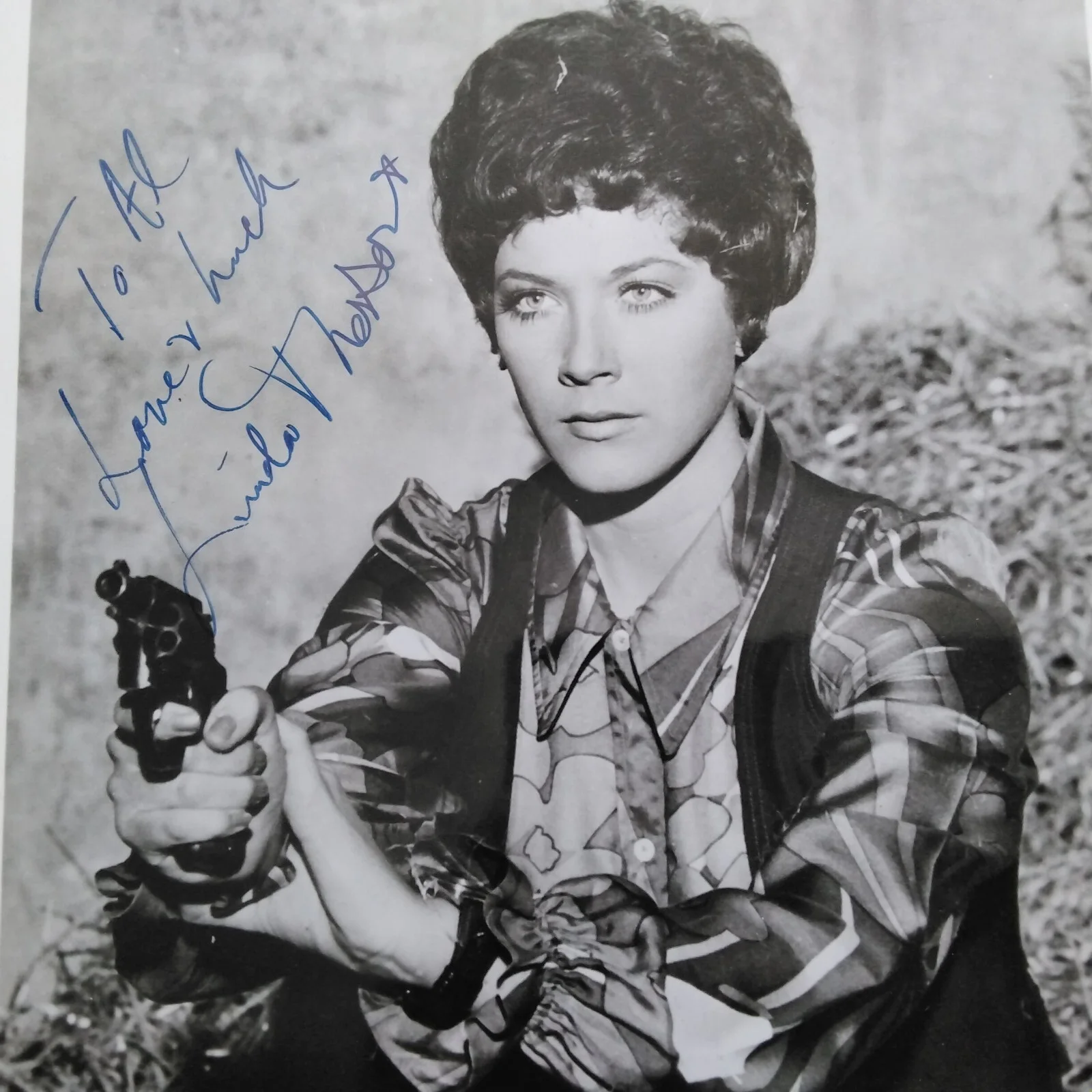 Linda Thorson SIGNED Photo Movie TV Actress The Avengers Sweet Liberty Valentino, изображение 2