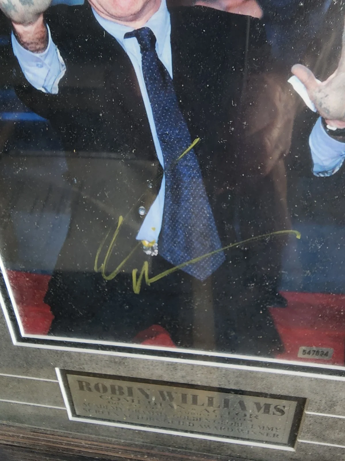 Robin Williams — Robin williams signed eight by ten color photo, image 2