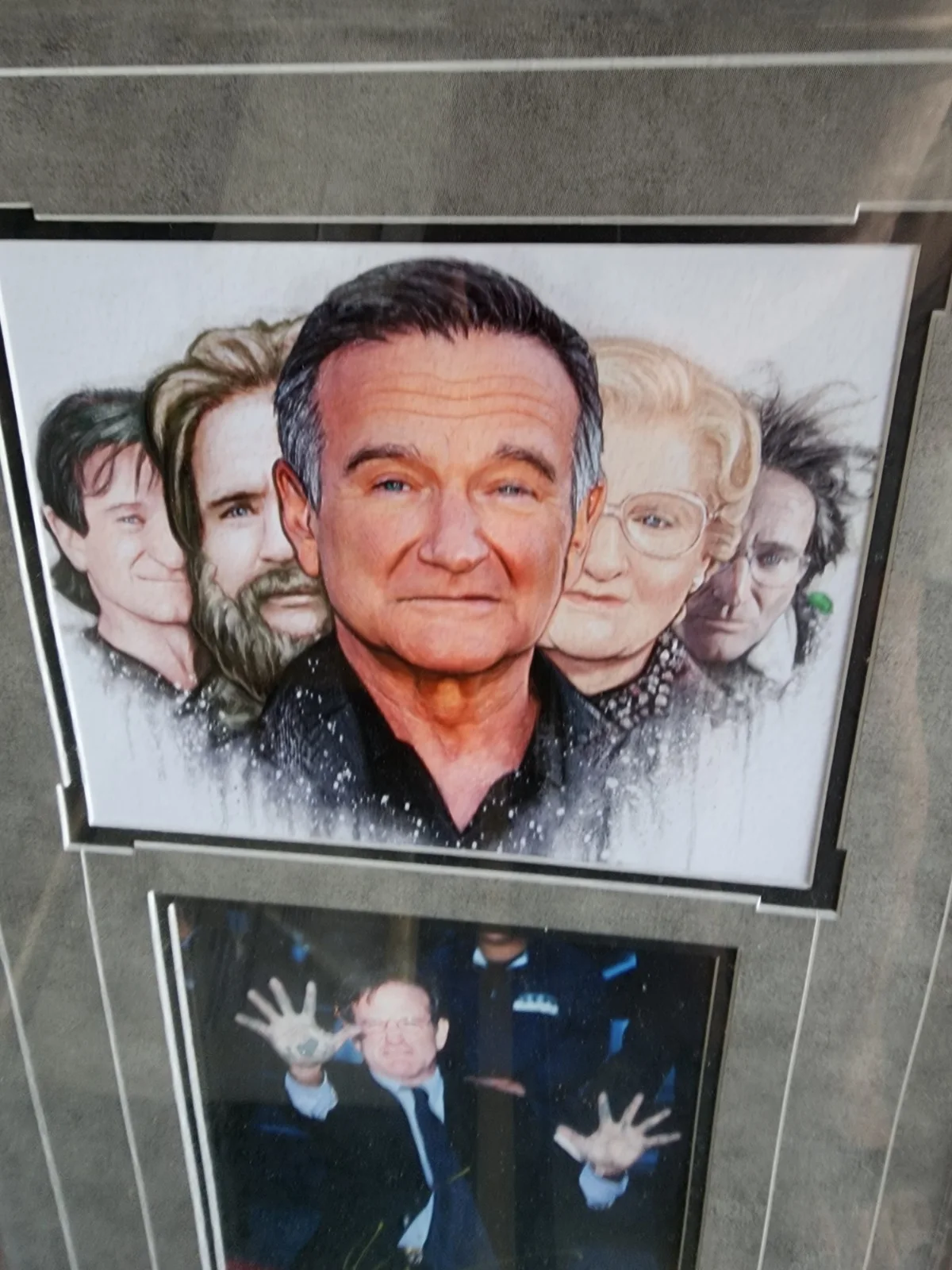 Robin Williams — Robin williams signed eight by ten color photo, image 4