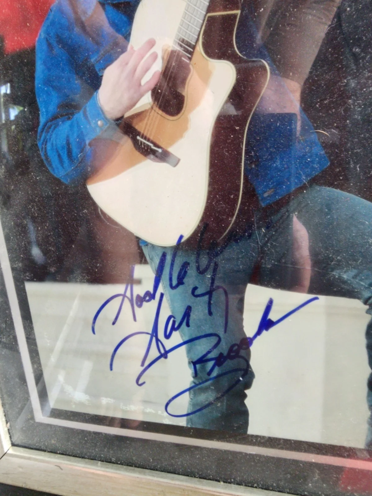 Garth, brooks signed eight by ten in used frame, image 2