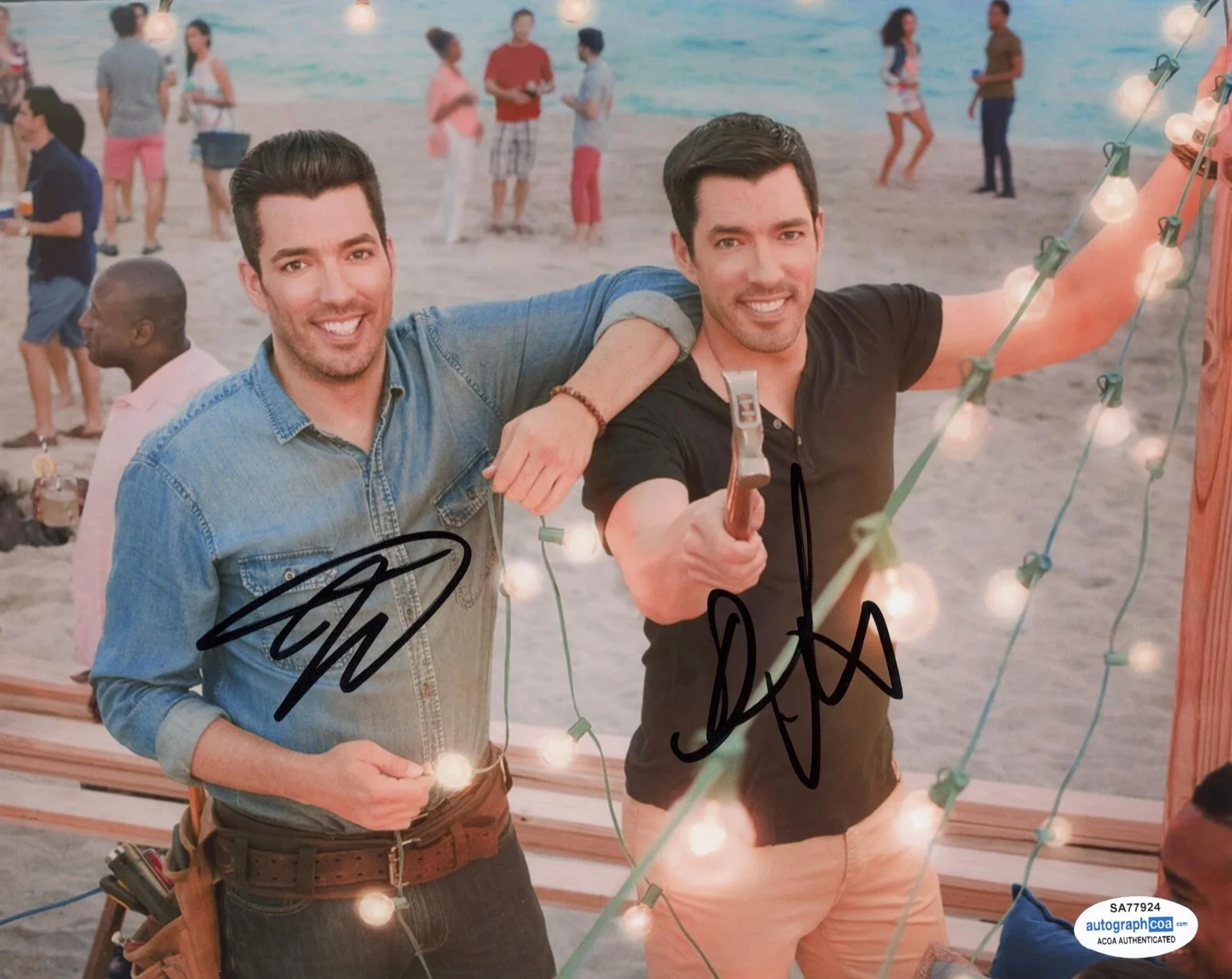JONATHAN SCOTT, DREW SCOTT - PROPERTY BROTHERS — Property Brothers signed 8x10 Photo JONATHAN & DREW SCOTT Proof HGTV d ACOA COA, image 3