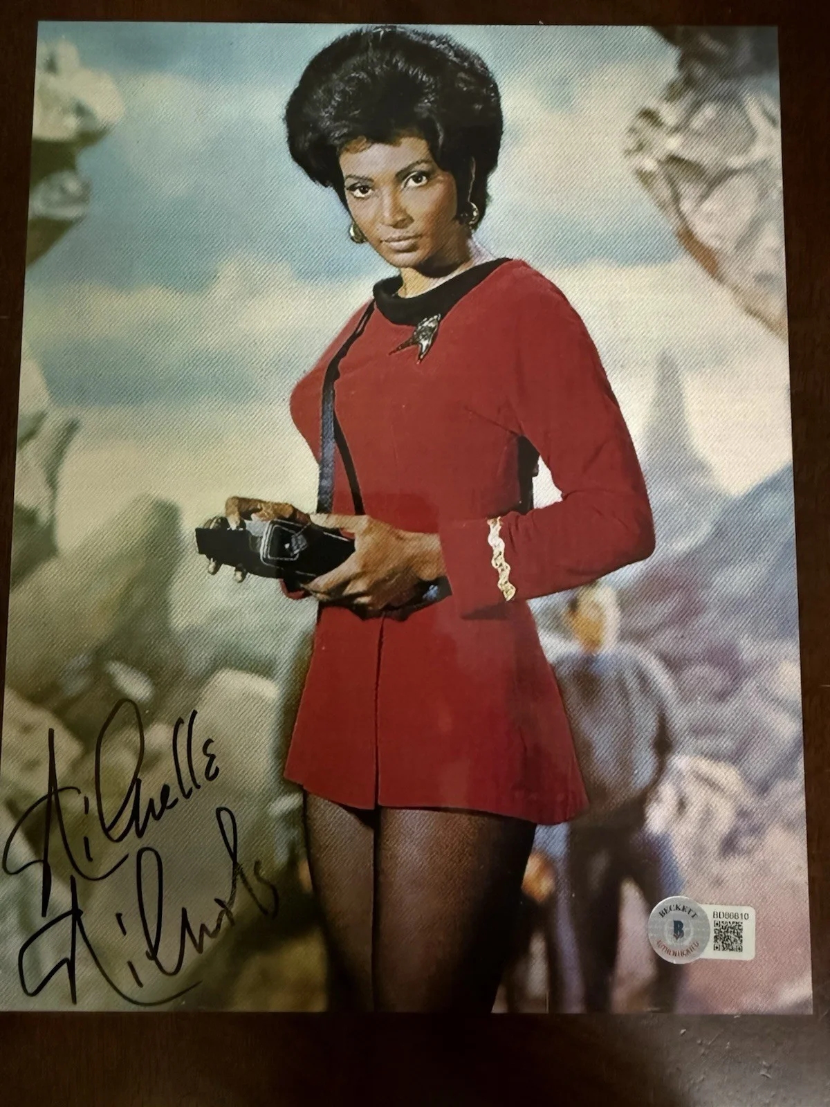 Nichelle Nichols — Nichelle Nichols Star Trek "Uhura" Hand Signed in Person Rare Beckett COA 8x10