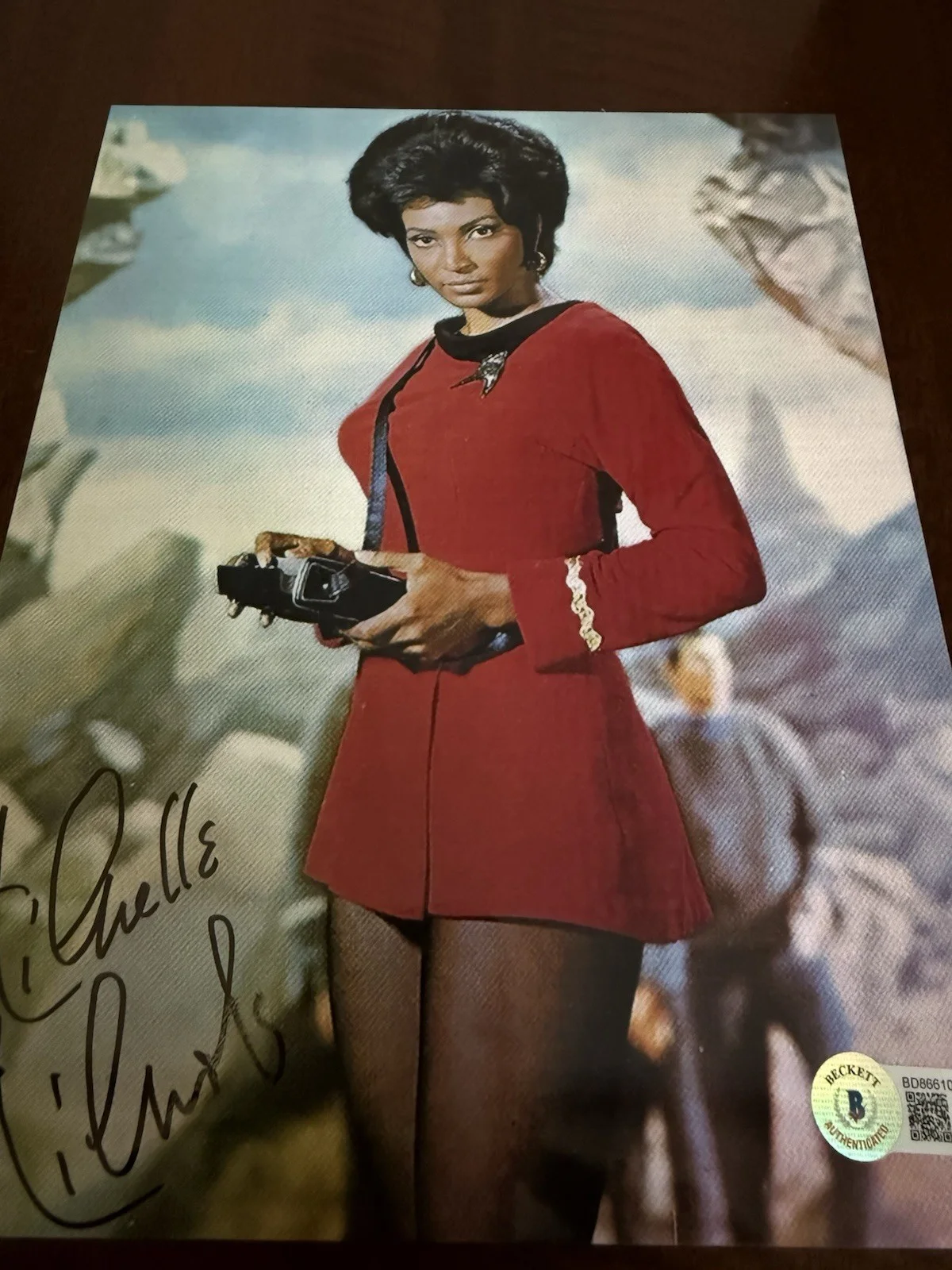 Nichelle Nichols — Nichelle Nichols Star Trek "Uhura" Hand Signed in Person Rare Beckett COA 8x10, изображение 3