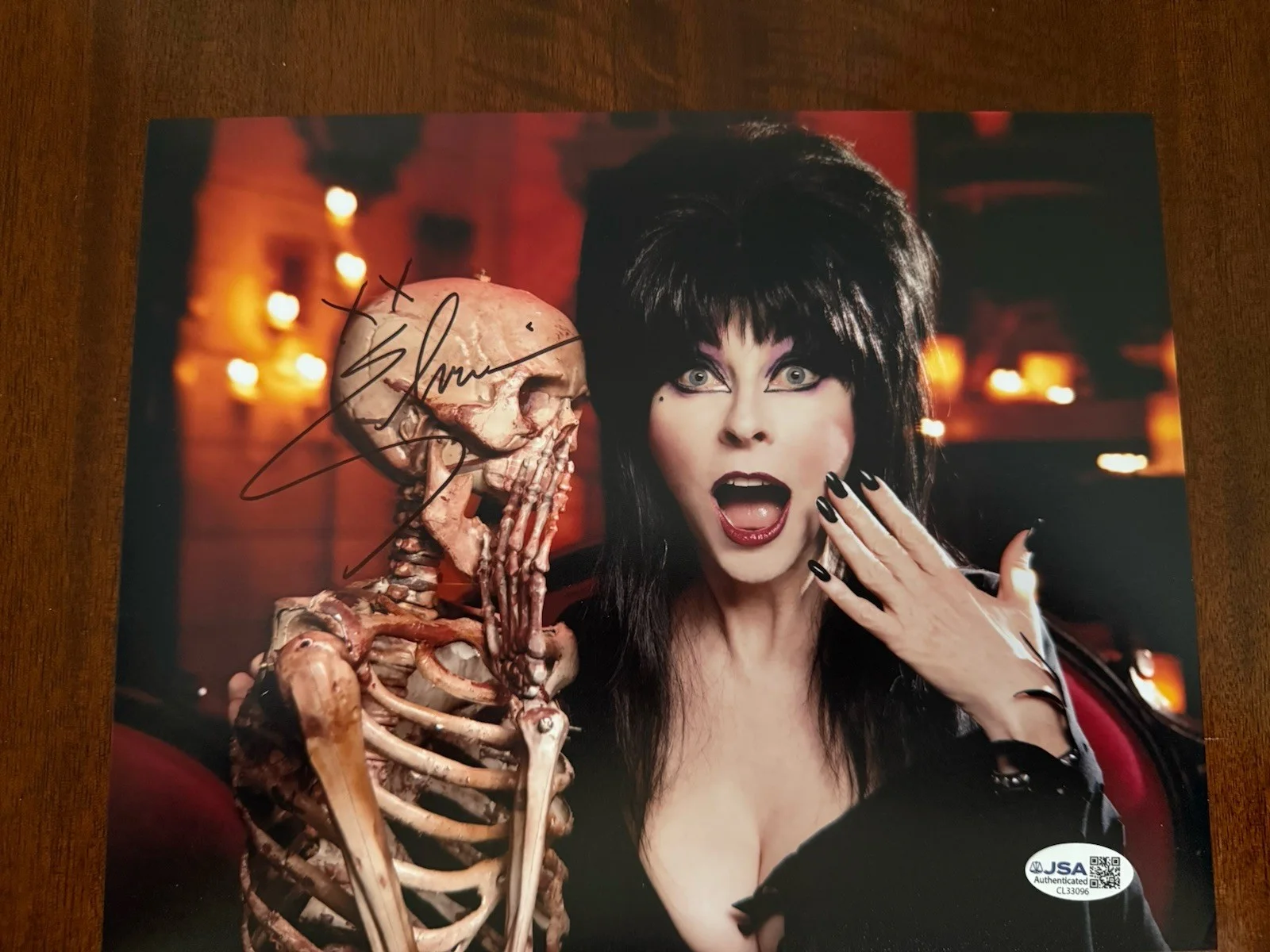 Cassandra Peterson Signed "Elvira" 8x10 Photograph Inscribed "XX" RARE JSA COA, изображение 2