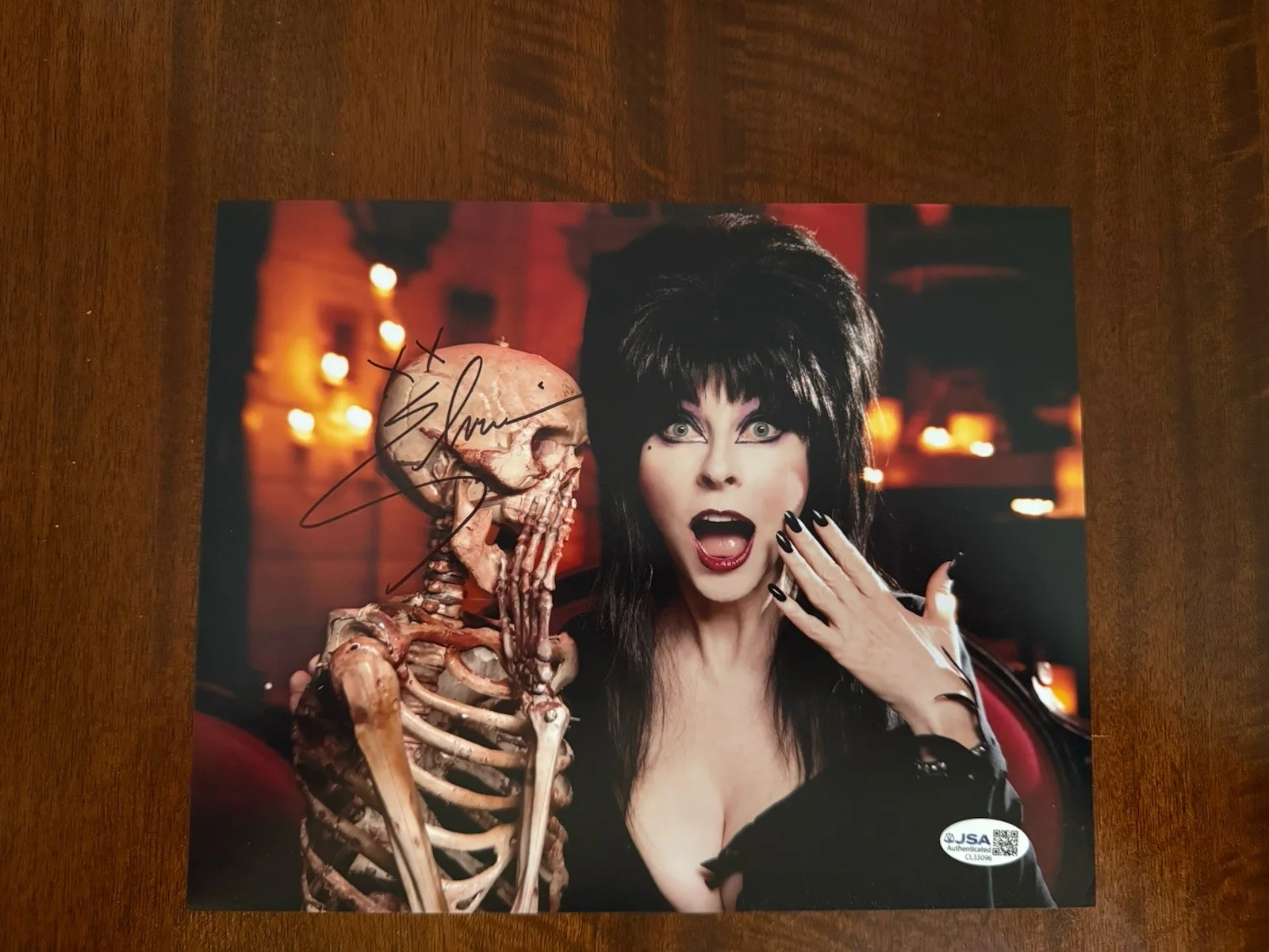 Cassandra Peterson Signed "Elvira" 8x10 Photograph Inscribed "XX" RARE JSA COA, изображение 3