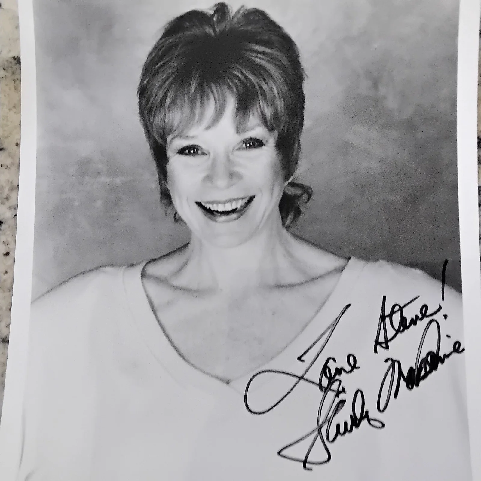 Shirley MacLaine SIGNED Photo Movie Actress Postcards Edge Terms of Endearment, изображение 2