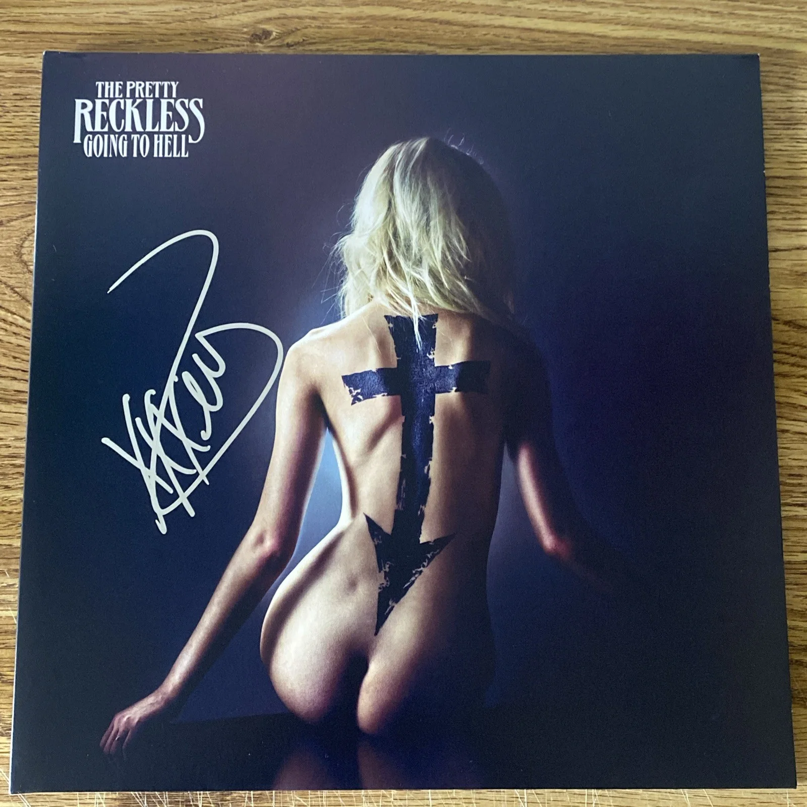 Taylor Momsen — Taylor Momsen Aurographed Vinyl Album The Pretty Reckless ‘Going To Hell’