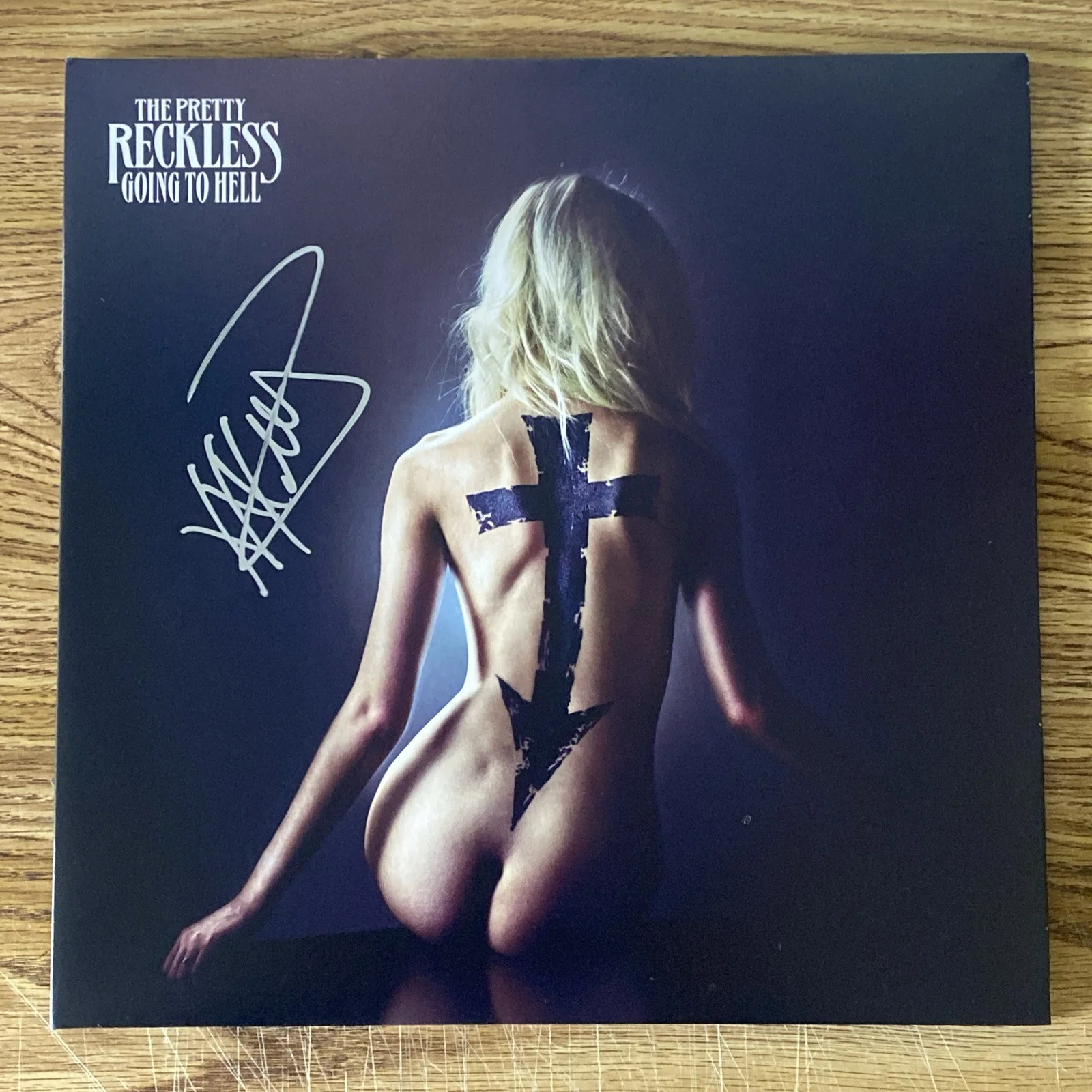 Taylor Momsen — Taylor Momsen Aurographed Vinyl Album The Pretty Reckless ‘Going To Hell’