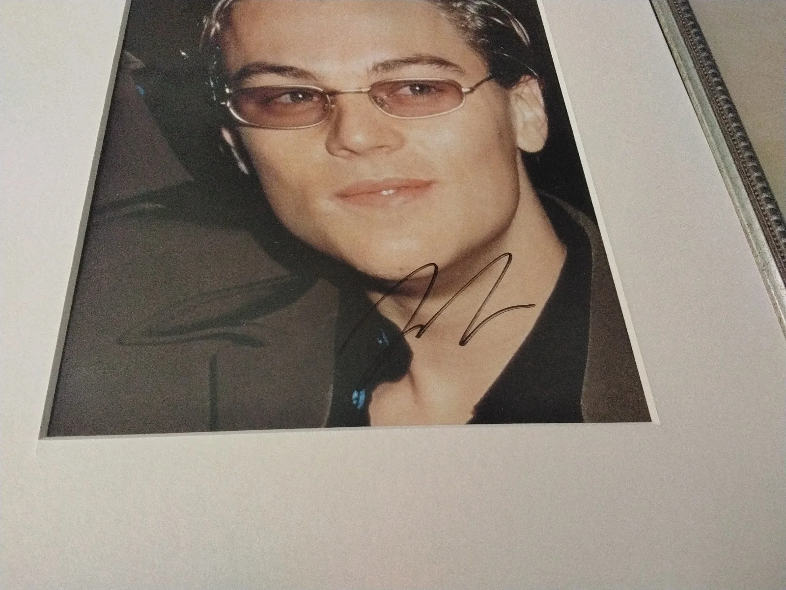 Leonardo DiCaprio Framed Autographed Photo 13.5x15.5 Vintage 90s Style Rare, image 2