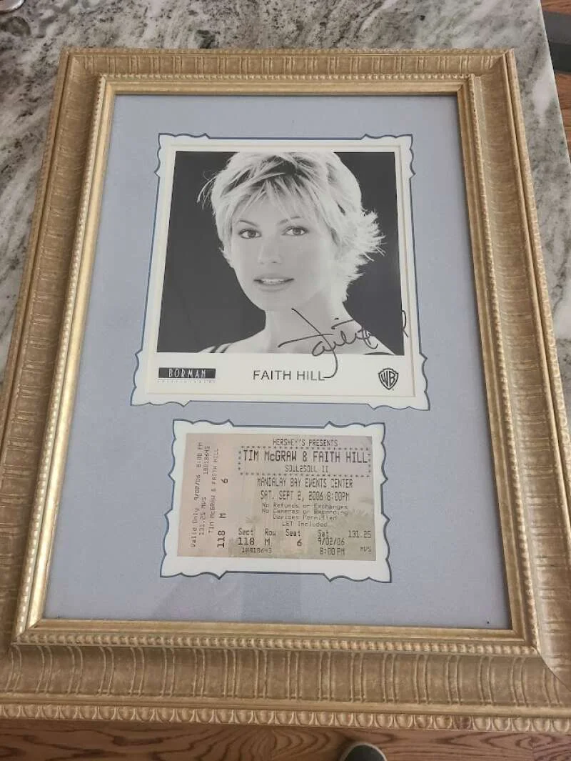 Faith Hill — Faith Hill JSA Coa Signed 8x10 Photo Framed With Concert Ticket Autograph