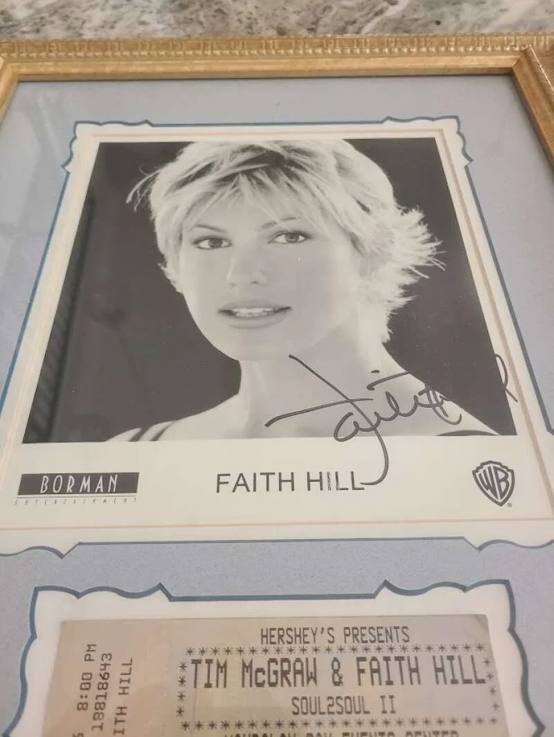 Faith Hill — Faith Hill JSA Coa Signed 8x10 Photo Framed With Concert Ticket Autograph, image 2