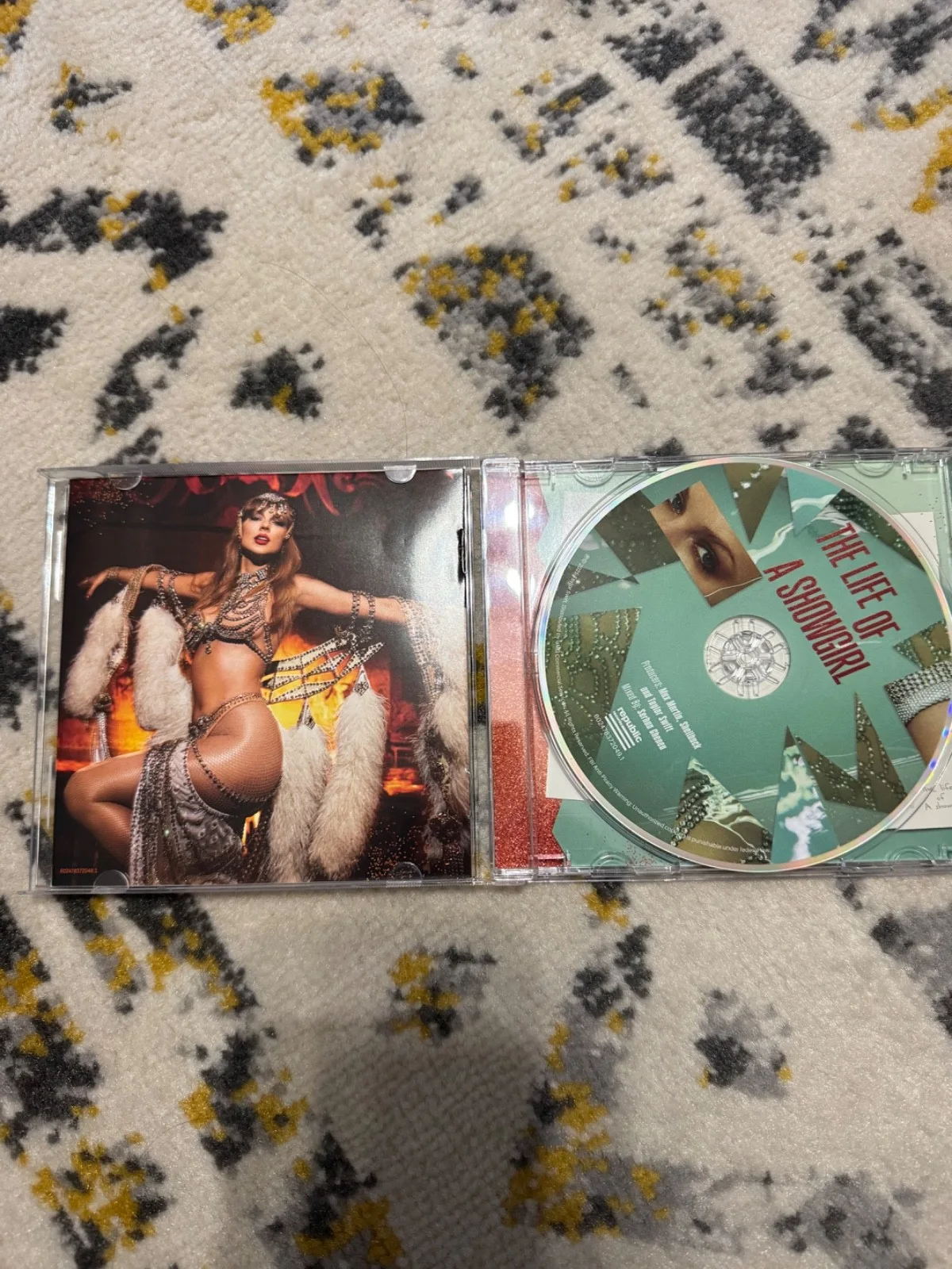 taylor swift signed life of a showgirl cd, изображение 2