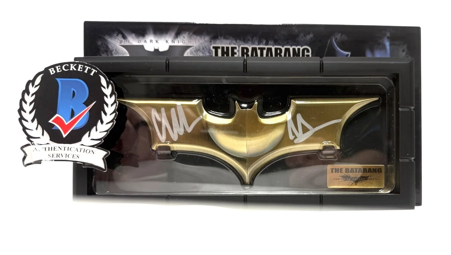 CHRISTIAN BALE — CHRISTIAN BALE SIGNED AUTOGRAPH NOBLE COLLECTION BATARANG THE DARK KNIGHT BAS, изображение 2