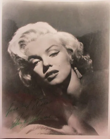 marilyn monroe — Marilyn Monroe Signed 8” x 10” Photograph Inscribed “Love and Kisses”, image 2