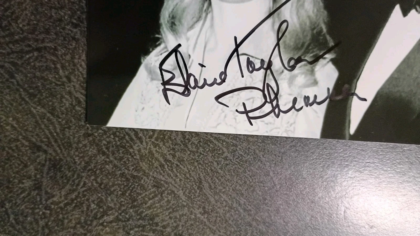 CLAUDIA CHRISTIAN — ELAINE TAYLOR Hand Signed Autograph 4X6 Photo - SEXY JAMES BOND ACTRESS, изображение 2