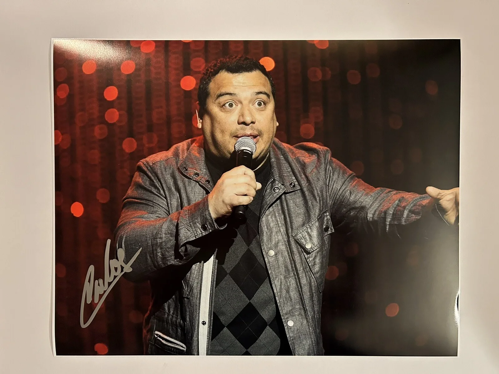 Carlos Mencia — Comedian Funnyman Carlos Mencia Signed 11x14 Photo Autograph (proof pic)