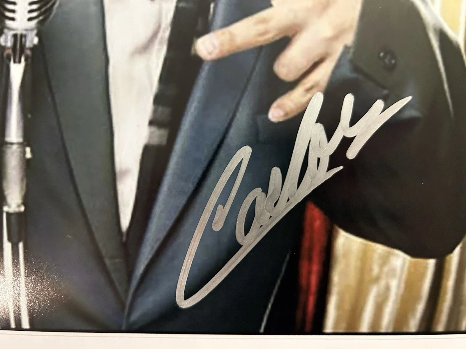 Carlos Mencia — Comedian Carlos Mencia Autograph 11x14 Photo (proof pic) Funny, изображение 2