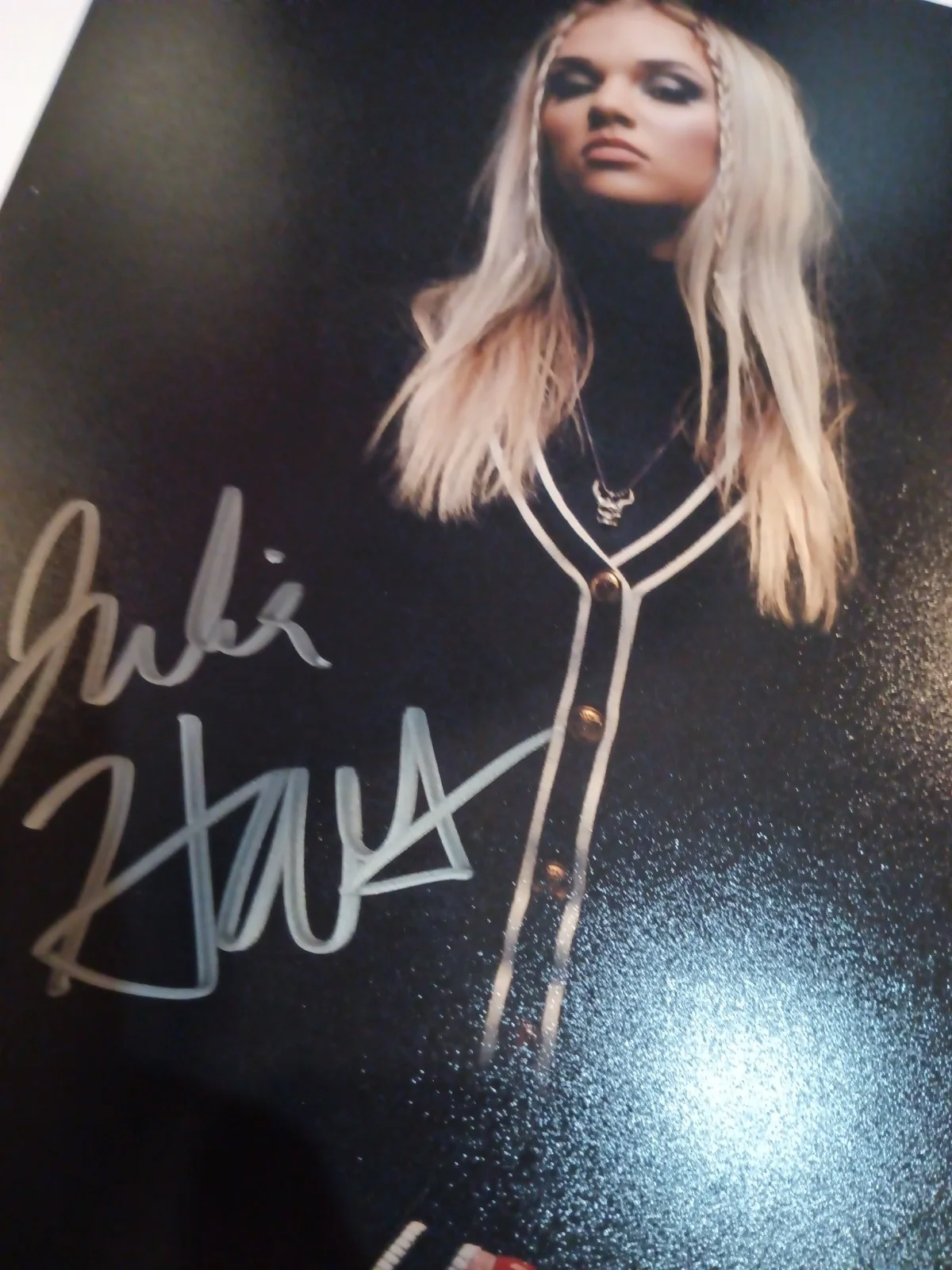 Julia Hart Signed Picture With COA, image 5