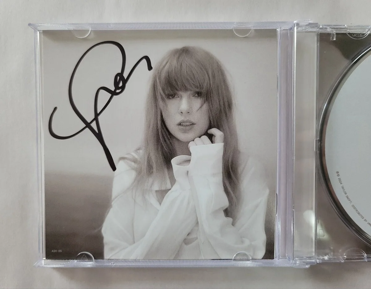 Autographed CD & Booklet Lot incl. The Life of a Showgirl, Lover, изображение 2
