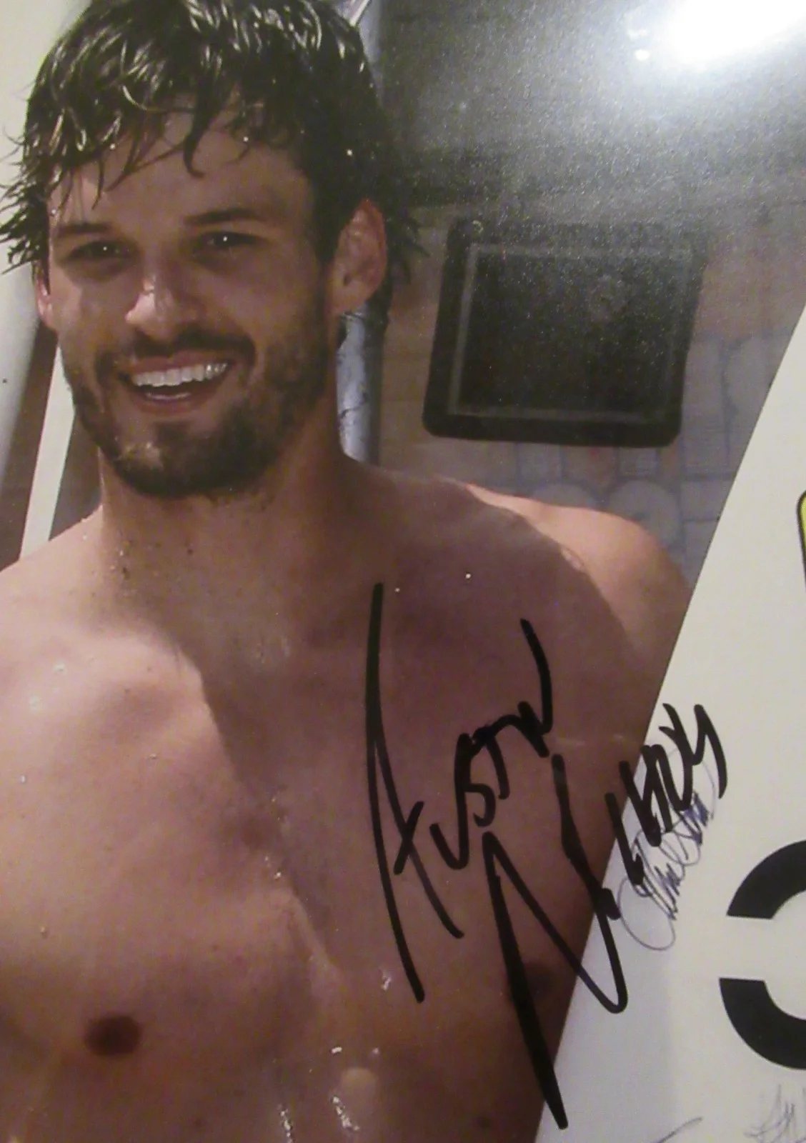 AUSTIN NICHOLS — AUSTIN NICHOLS SIGNED 8/10 WITH COA SHIRTLESS WET PHOTO PRICED TO MOVE IN EX CON, изображение 2