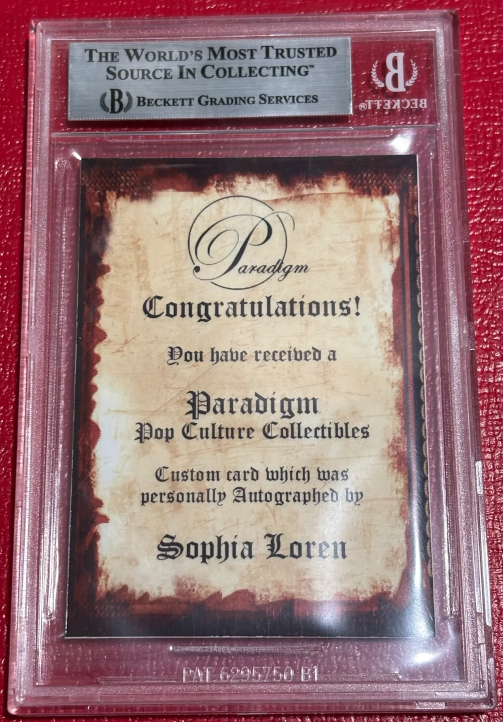 SOPHIA LOREN — BECKETT BAS AUTHENTIC SOPHIA LOREN AUTO AUTOGRAPH PARADIGM CARD-MAY111, image 2