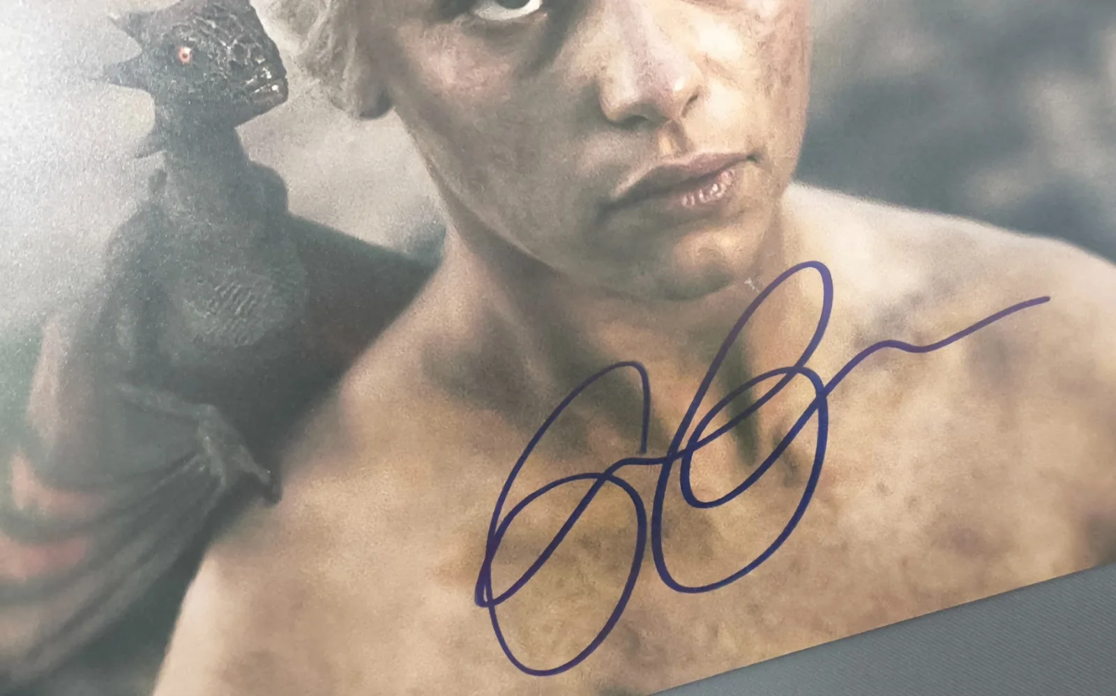 EMILIA CLARKE SIGNED AUTOGRAPHED PHOTO 8X10 RARE, изображение 2