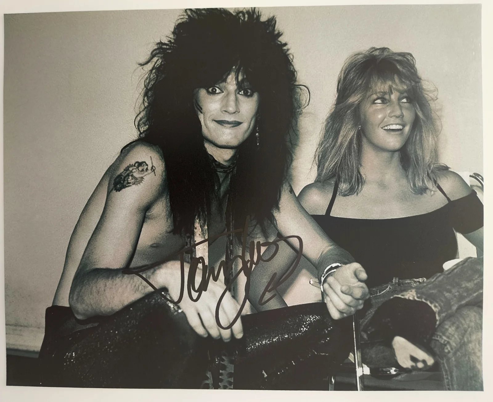TOMMY LEE SIGNED AUTOGRAPHED PHOTO 8X10 RARE, image 2