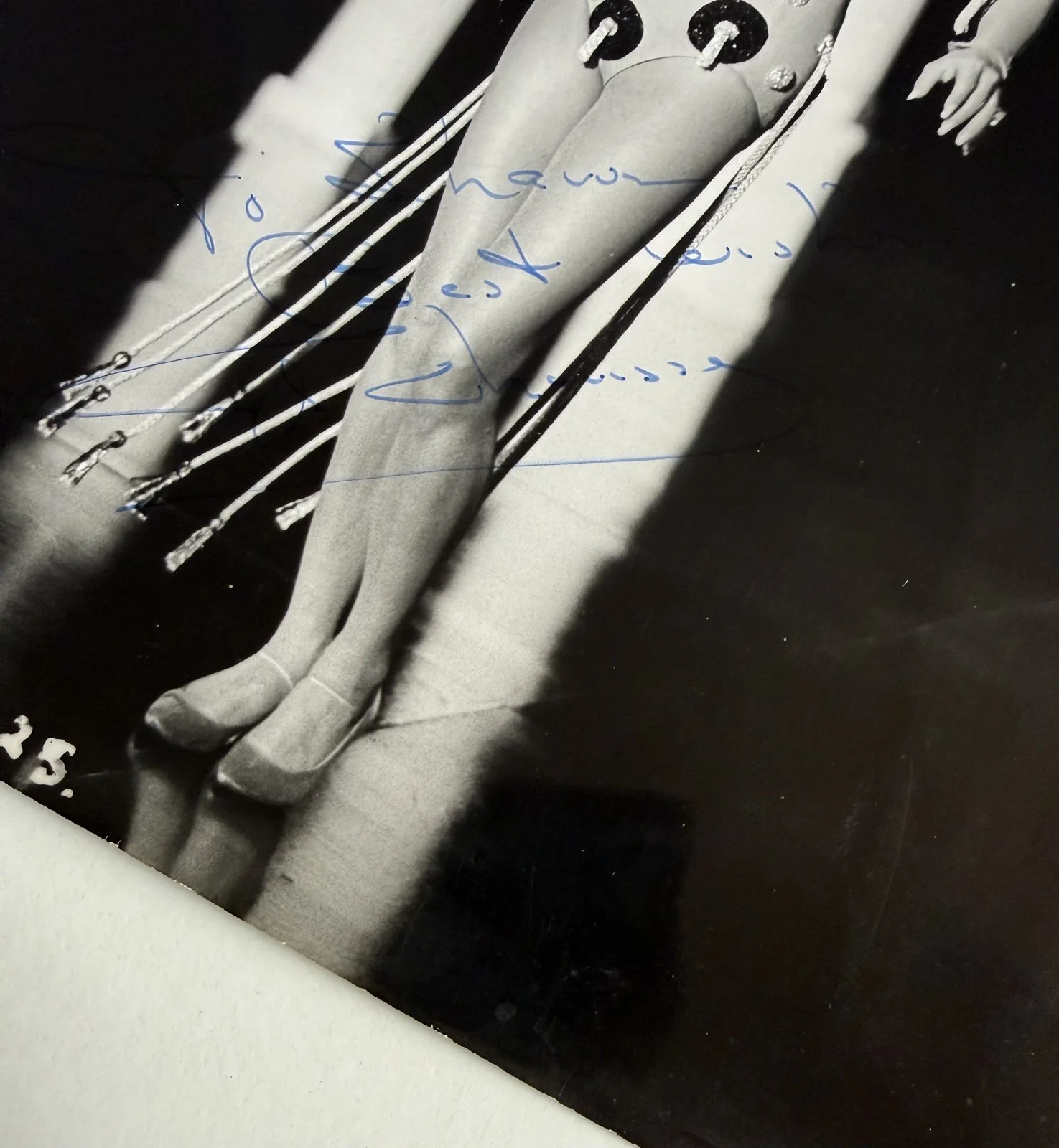 Cyd Charrise — Cyd Charisse hand signed autograph promo photo 10" x 8", image 2