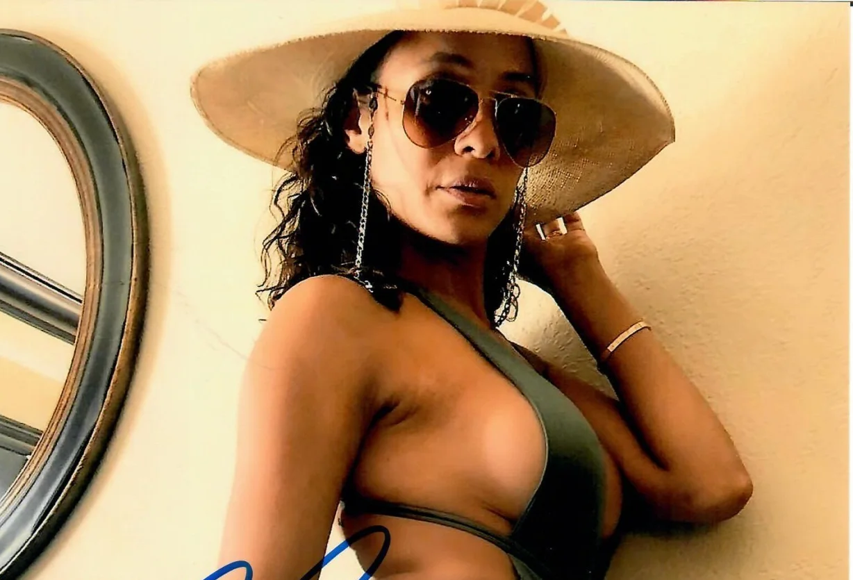Dania Ramirez — Dania Ramirez Devious Maids Movie Actress Hollywood Signed 8 x 10 Photo TTM COA, изображение 3