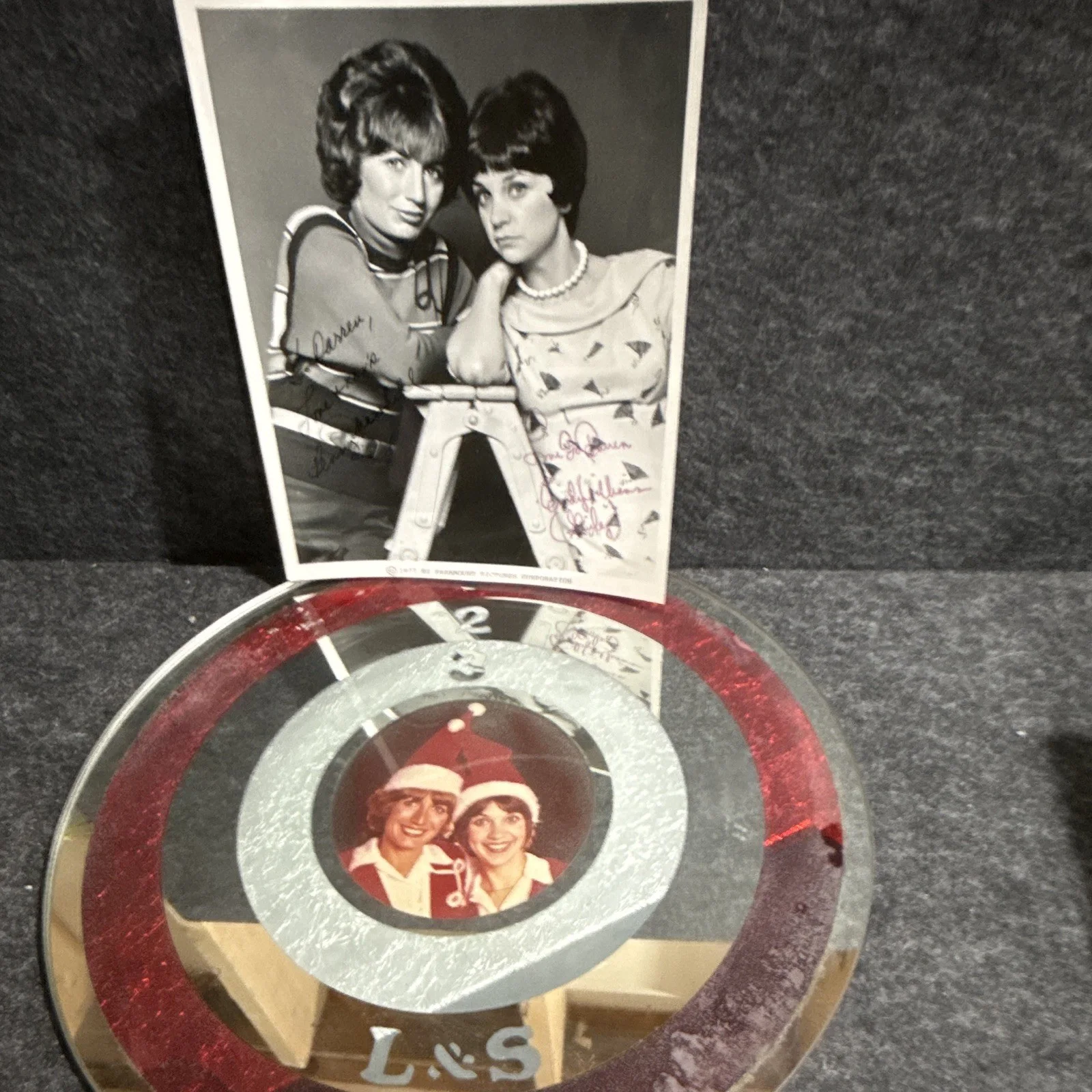 Olivia Newton-John, John Travolta — Laverne & Shirley Signed Vintage Promo Photo Penny Marshall Cindy Williams, изображение 3