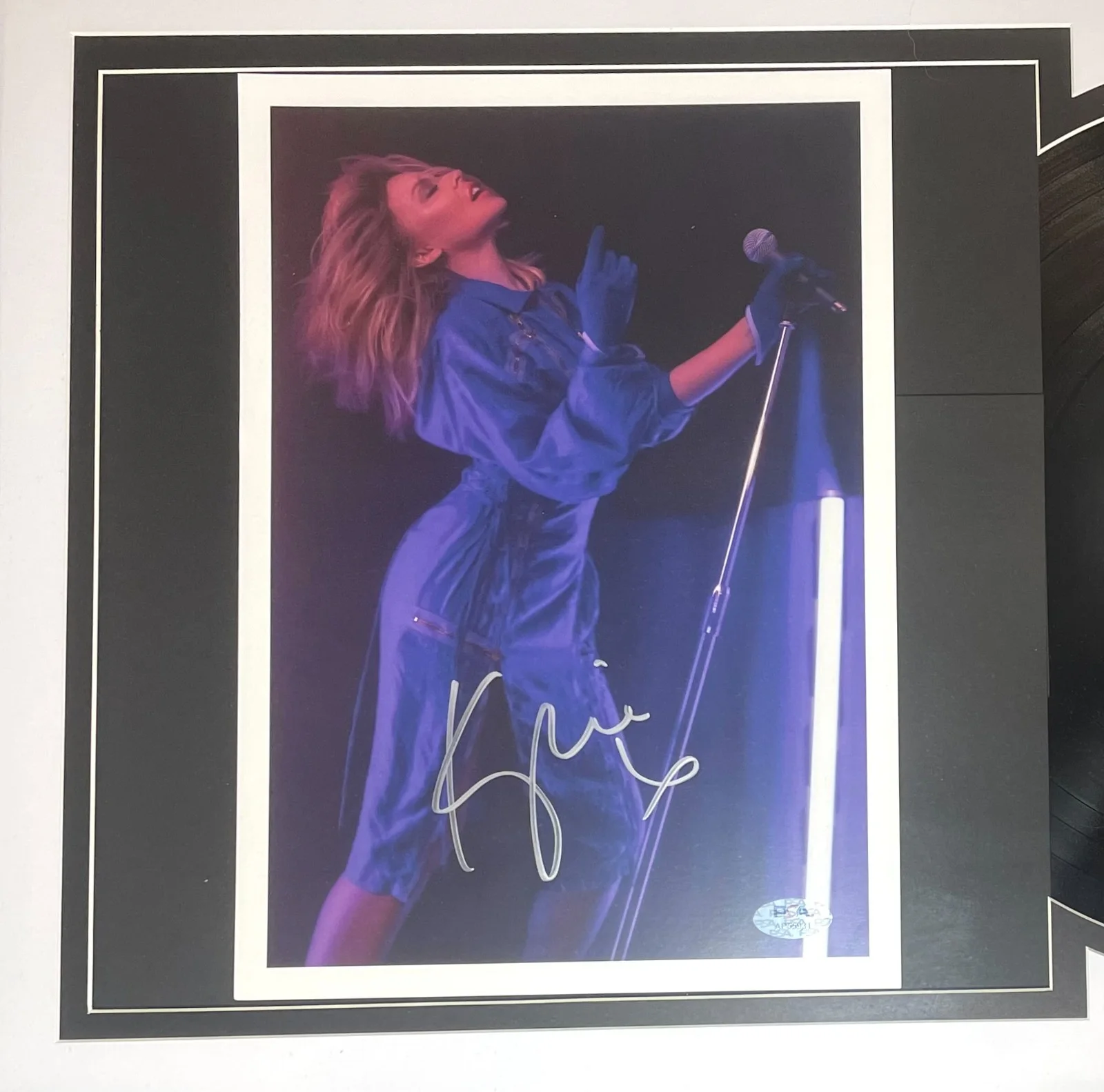 Kylie Minogue Signed Photo + Vinyl • PSA COA • Framed Display • Disco Era, изображение 3