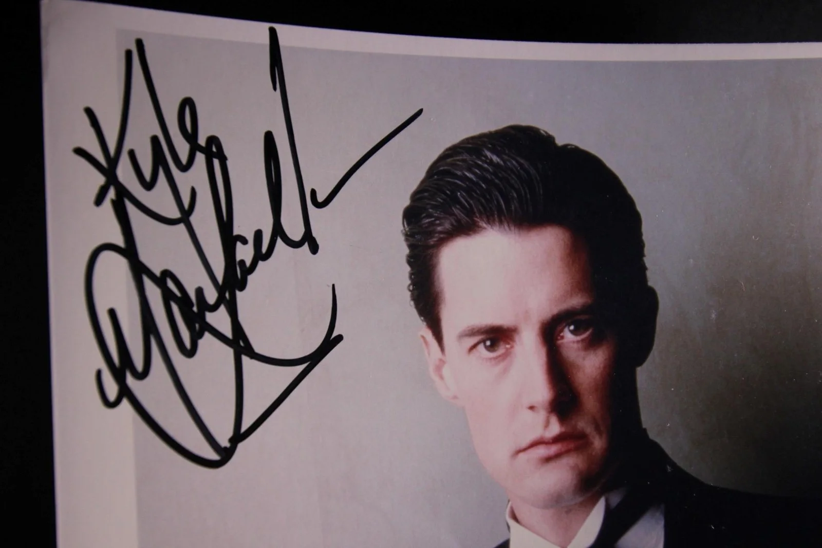 Kyle Maclachlan — KYLE MACLACHLAN (TWIN PEAKS) AUTOGRAPH PHOTO~, image 2