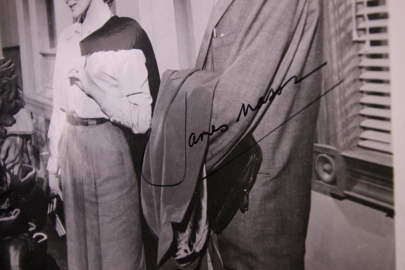 Walter Matthau — WALTER MATTHAU (1920-2000) & JAMES MASON (BIGGER THAN LIFE) AUTOGRAPH PHOTO~, image 3